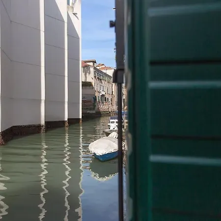 Apartment Ivy, Canal View Venice