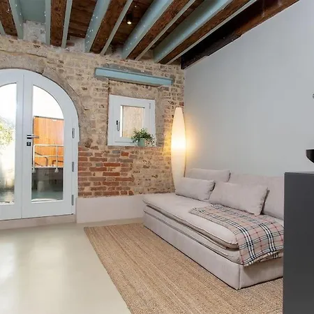 Ivy, Canal View Appartement