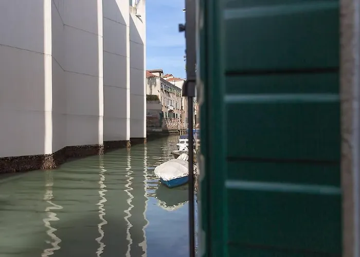 Apartment Ivy, Canal View Venice