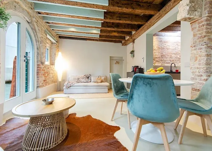 Apartment Ivy, Canal View *