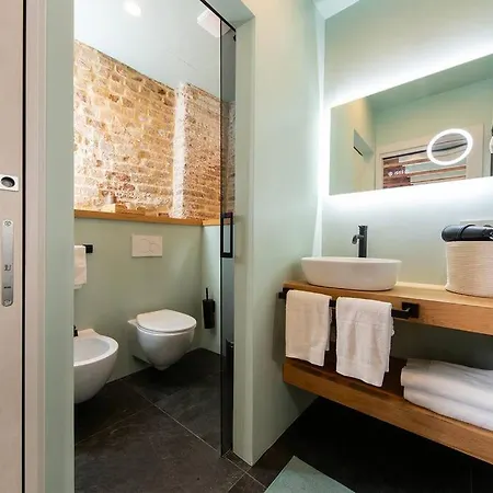 Ivy, Canal View Апартаменты Венеция