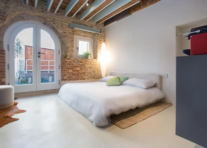 Ivy, Canal View Венеция