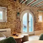 Ivy, Canal View * Venice
