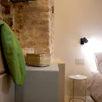 Ivy, Canal View Apartment *